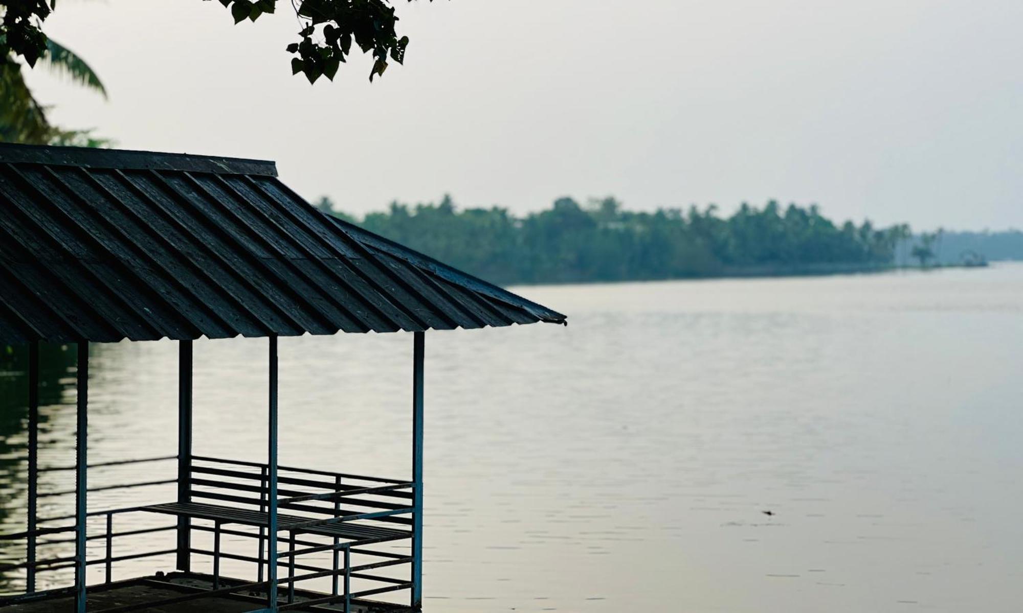 Waterfront By Palmyra Apartamento Kollam Exterior foto