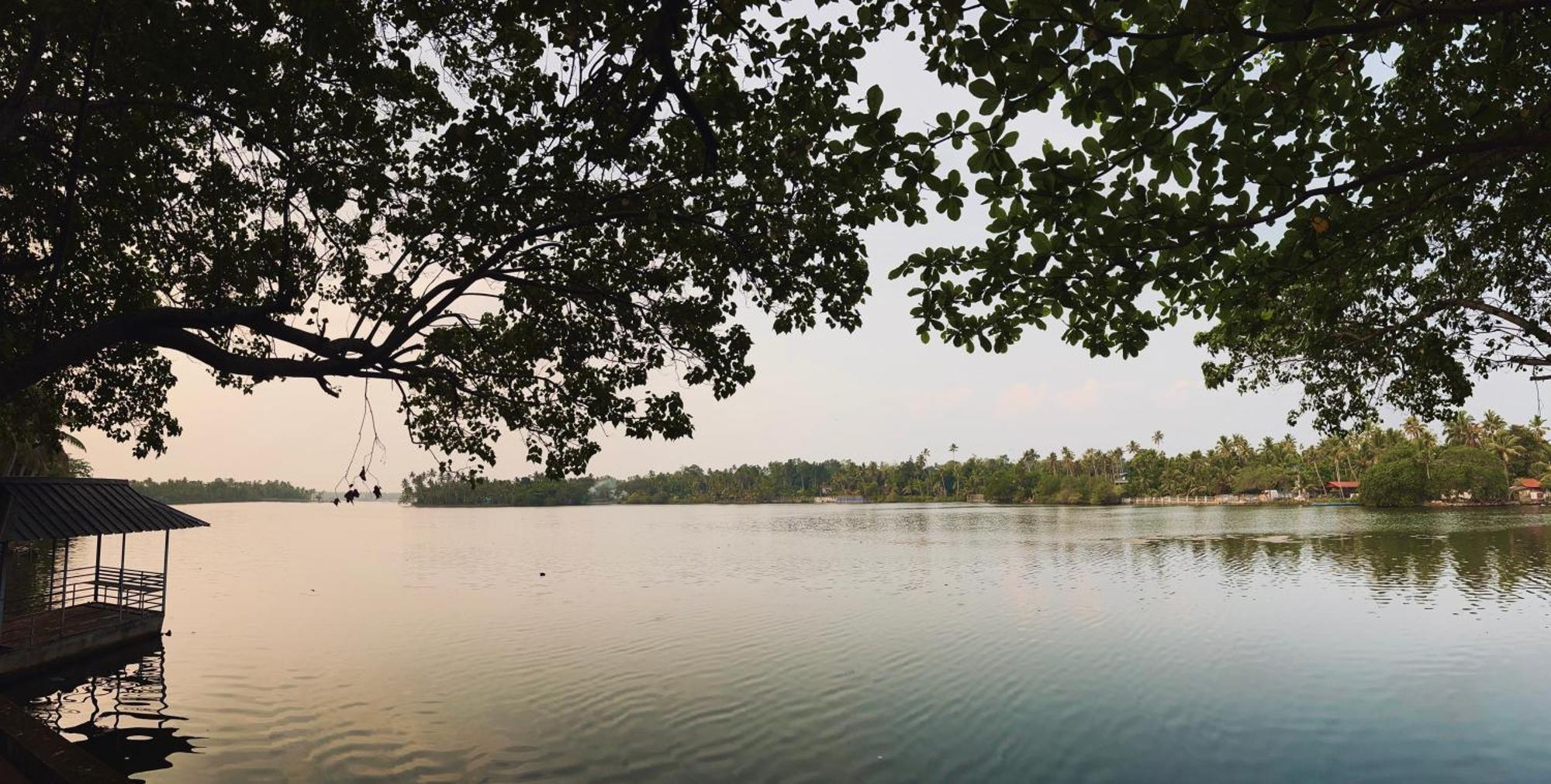 Waterfront By Palmyra Apartamento Kollam Exterior foto