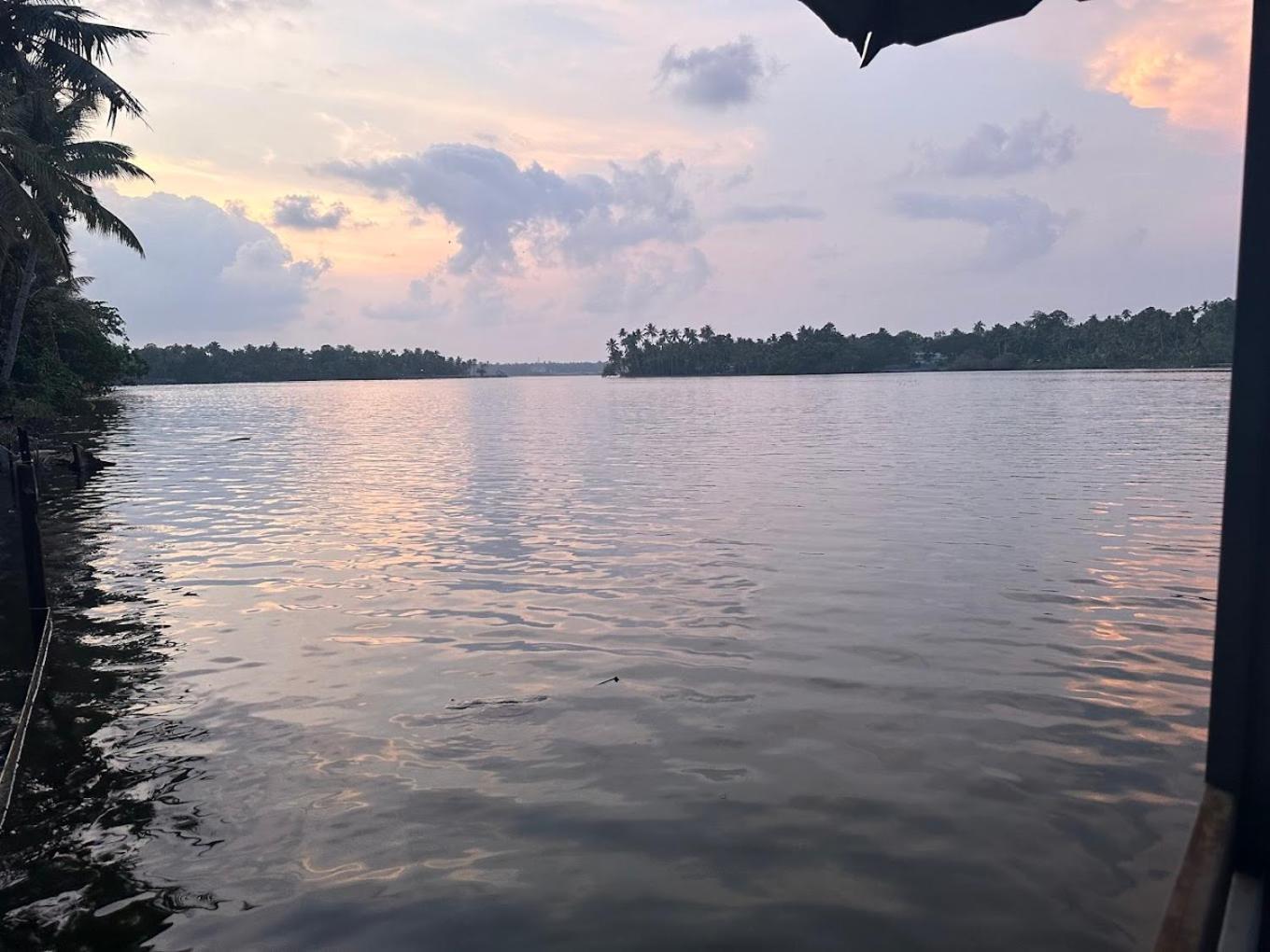 Waterfront By Palmyra Apartamento Kollam Exterior foto
