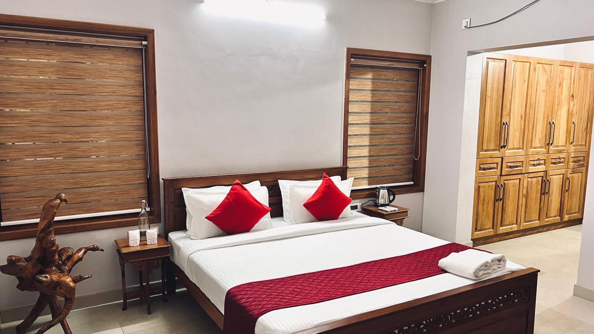 Waterfront By Palmyra Apartamento Kollam Exterior foto