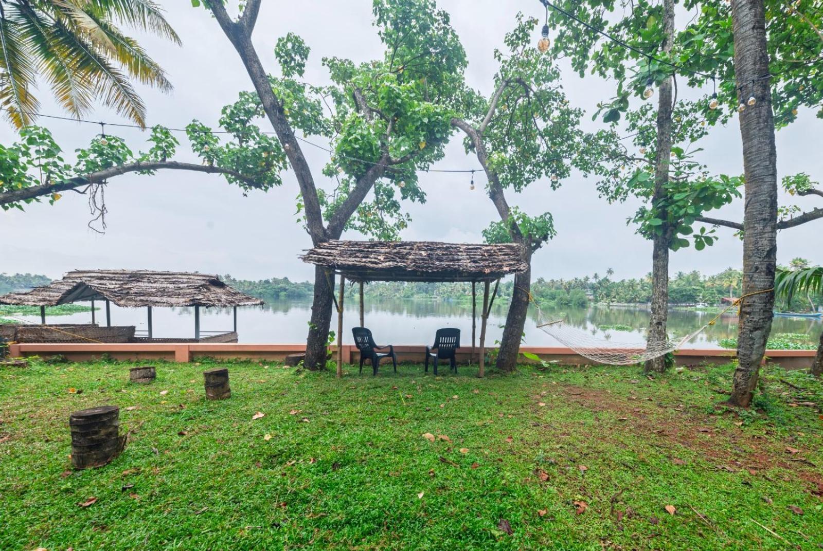 Waterfront By Palmyra Apartamento Kollam Exterior foto