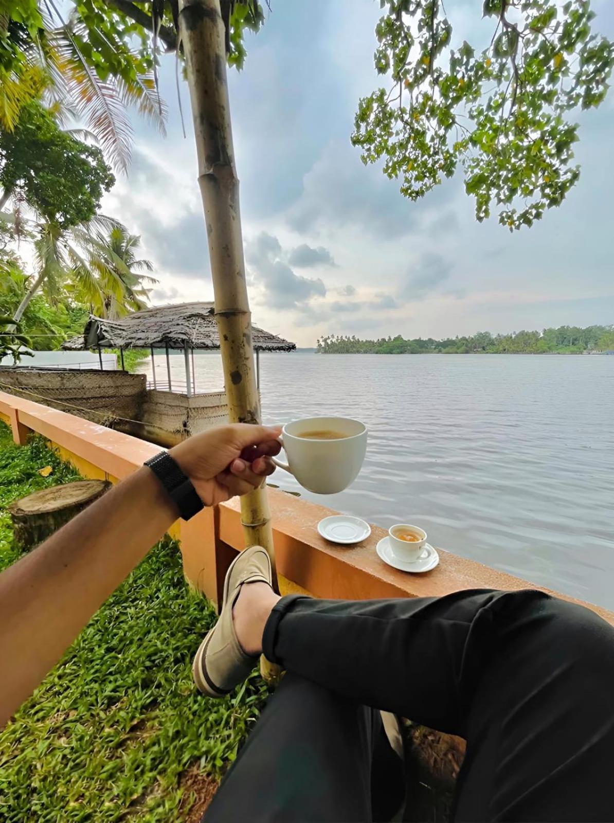 Waterfront By Palmyra Apartamento Kollam Exterior foto