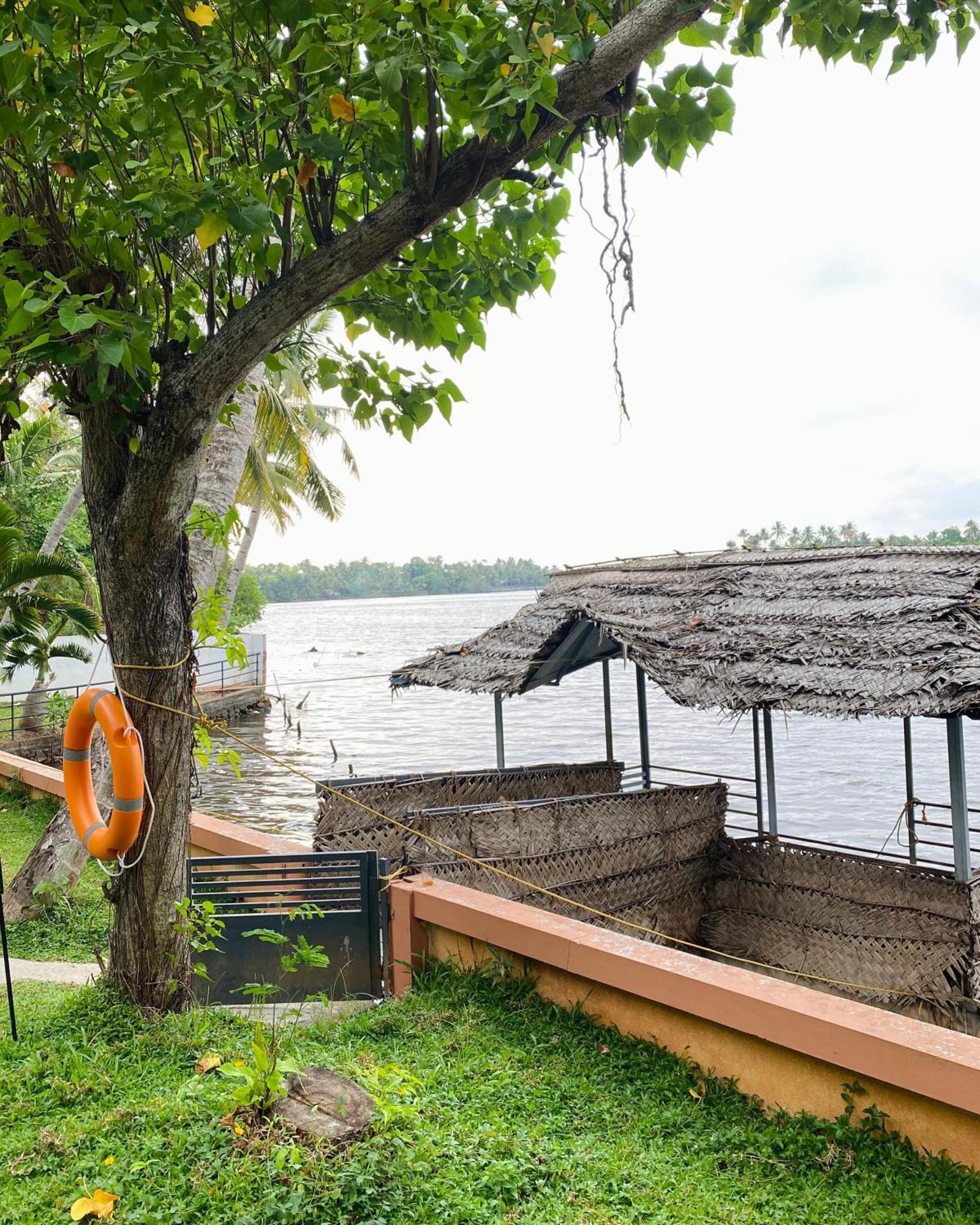 Waterfront By Palmyra Apartamento Kollam Exterior foto