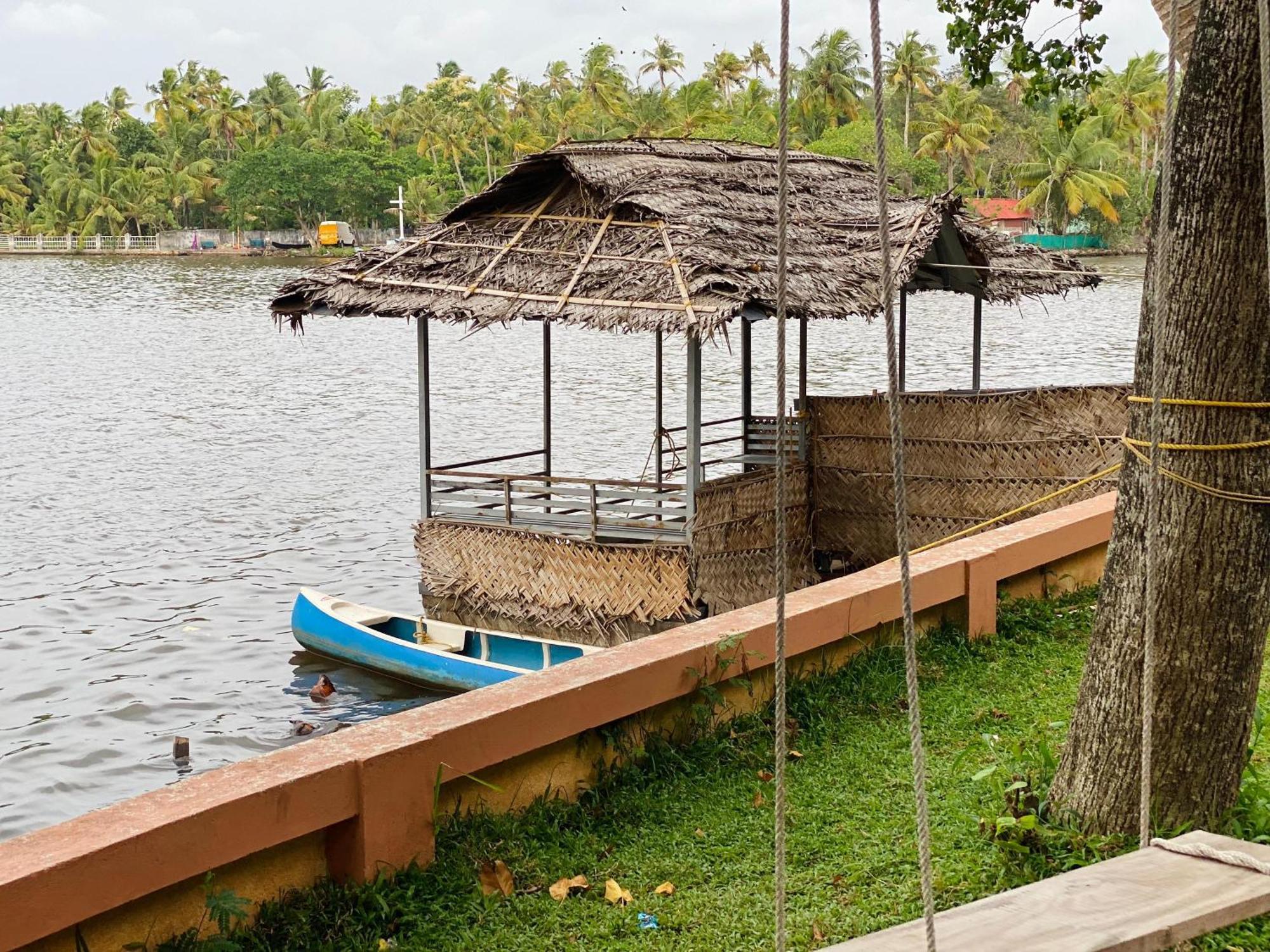 Waterfront By Palmyra Apartamento Kollam Exterior foto
