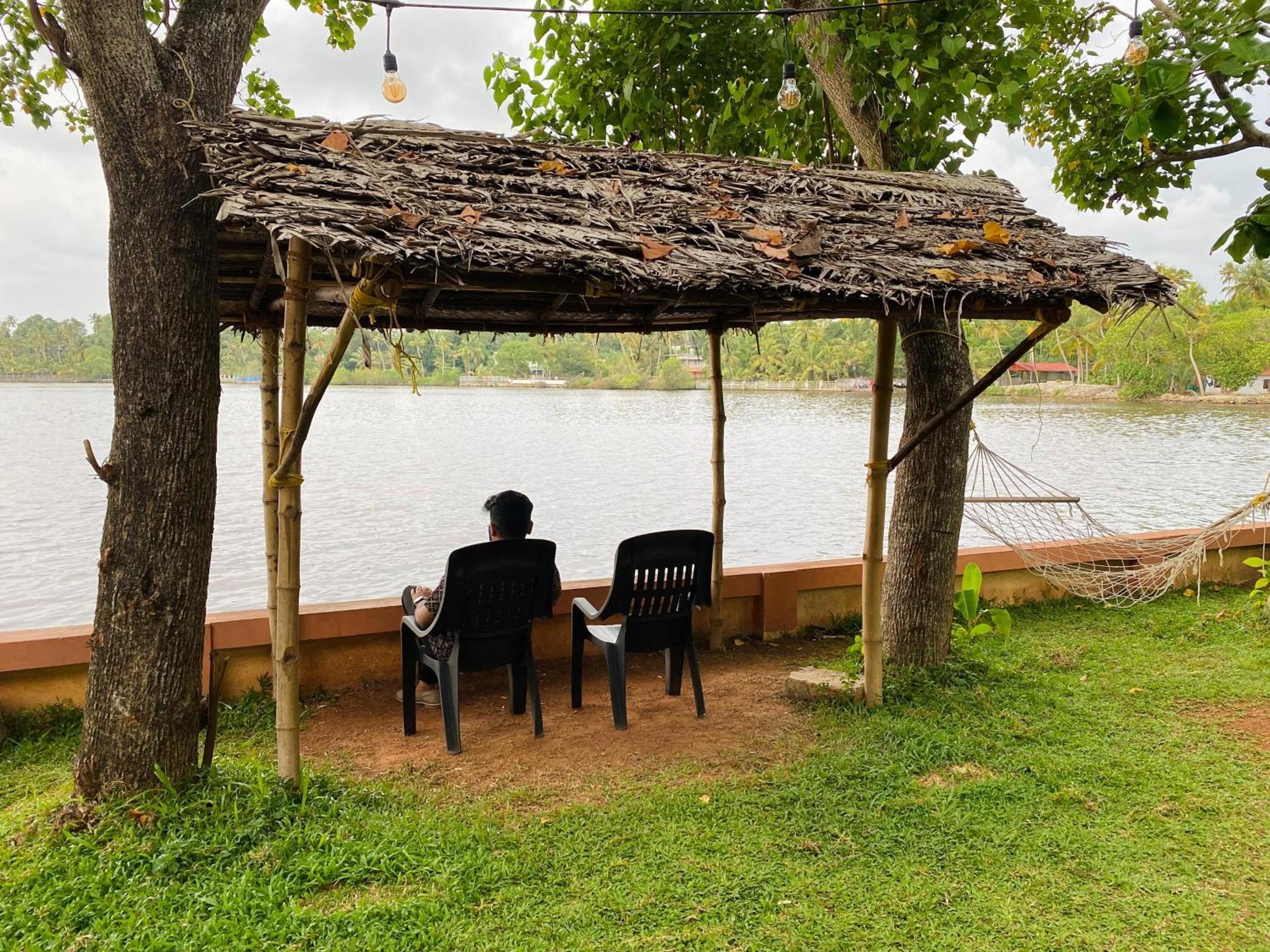Waterfront By Palmyra Apartamento Kollam Exterior foto